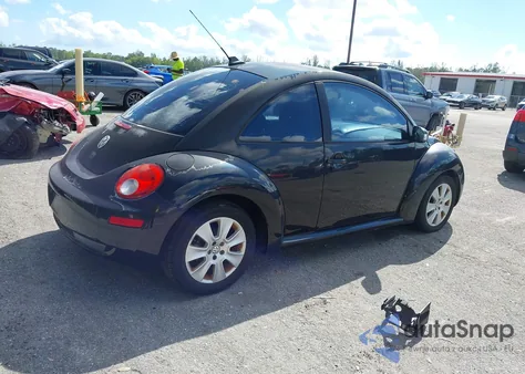 2010 Volkswagen New Beetle 2.5L from USA, damaged, VIN 3VWRW3AG0AM023034